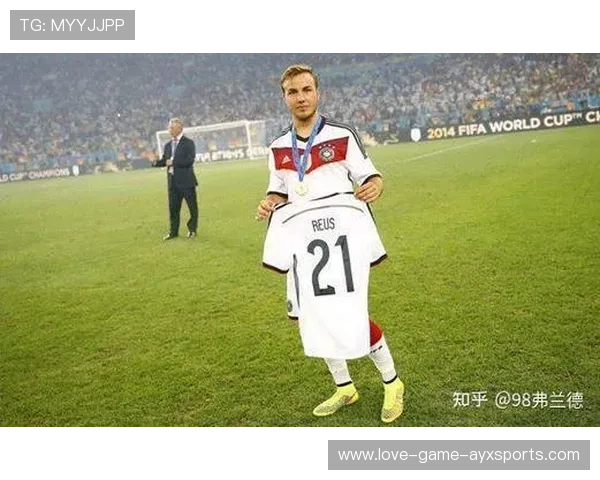 多特罗伊斯插上低射完成本场最流畅一刻：激情与精准的完美结合