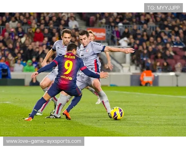 巴塞罗那通过短传不断寻找突破点,体系更完整