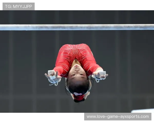 体操高低杠空翻成功惊险瞬间:勇气与技巧的极限挑战 体操高低杠空翻成功惊险瞬间:勇气与技巧的极限挑战