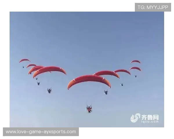 伞降对抗赛惊现完美编队，极限运动影像美学被推崇