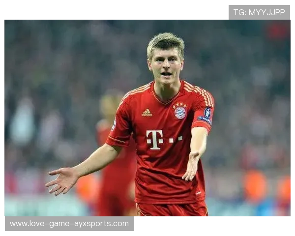 克罗斯斜传精准找到插上的边锋