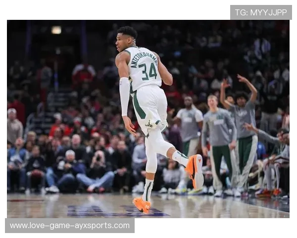 字母哥强攻禁区毫不手软,雄鹿火力全开