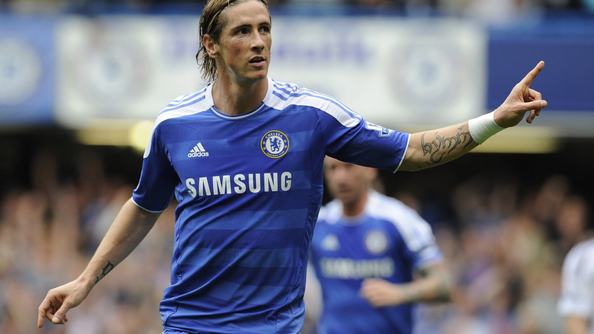 _赛事现场:粉丝疯狂欢呼,场面炸裂_,粉丝有多疯狂